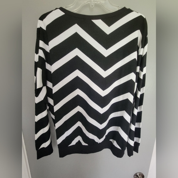 Divided H&M black and white wide stripe top size S NWOT - Picture 2 of 5